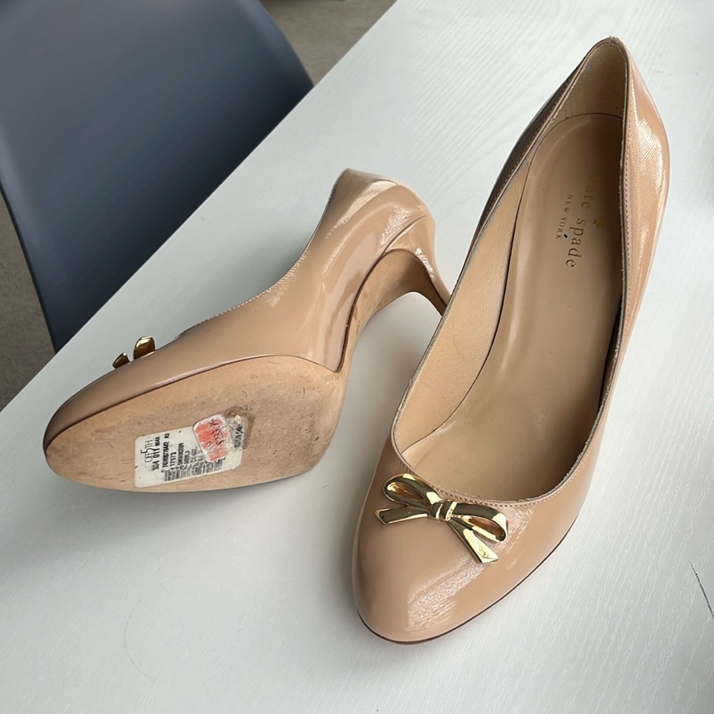 Kate Spade buff heels with gold bow 9 1/2 B